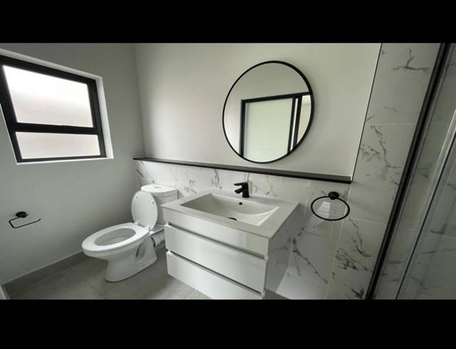 1 BEDROOM APARTMENT FOR SALE IN WATERFALL